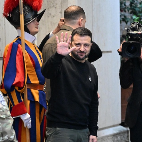 Ουκρανία: Στο Βερολίνο ο Βολοντίμιρ Ζελένσκι - Η γερμανική κυβέρνηση ανακοίνωσε το μεγαλύτερο μέχρι σήμερα πακέτο στήριξης στις ουκρανικές ένοπλες δυνάμεις.