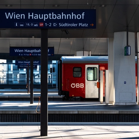 Αυστρία: Νεοναζιστικά μηνύματα ακούστηκαν σε τρένο της εταιρίας σιδηροδρόμων ÖBB - Έγινε παρεμβολή στο σύστημα ηχητικών ανακοινώσεων.