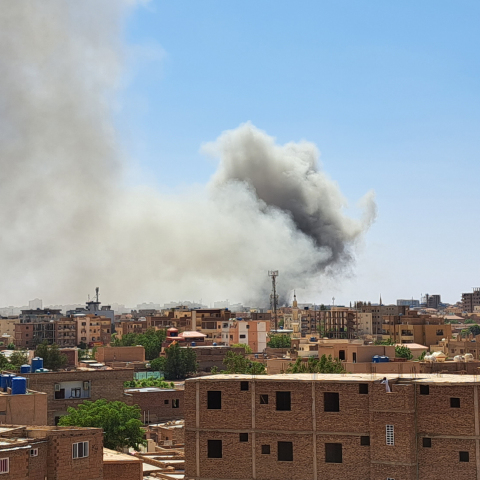 Καπνοί από τις συγκρούσεις πάνω από το Σουδάν