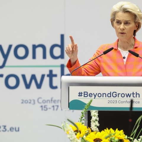 ΕΕ - Ούρσουλα φον ντερ Λάιεν: Η Πράσινη Συμφωνία είναι το νέο ευρωπαϊκό μοντέλο ανάπτυξης για μια ευημερούσα, υπεύθυνη και ανθεκτική οικονομία.