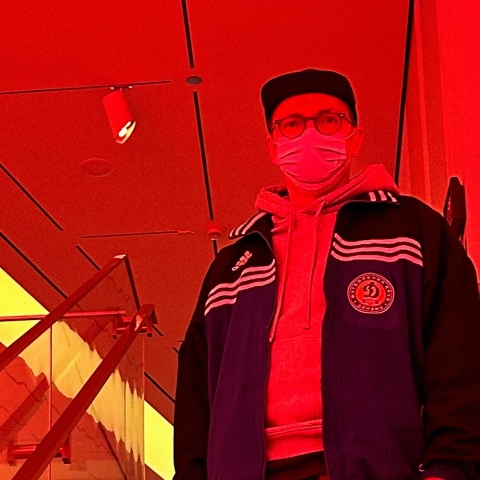 Συνέντευξη Spectacular Diagnostics: Ο beamaker Robert Krums μιλάει για το άλμπουμ «Raw Lessons», τον συμμαθητή του Kanye West, το Σικάγο, τη hip hop σκηνή και τους rappers.