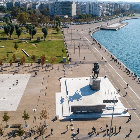 Το CNN προτείνει τη Θεσσαλονίκη ανάμεσα σε 23 κορυφαίους καλοκαιρινούς city break προορισμούς - Μνεία στη γαστρονομική σκηνή της πόλης και το παραλιακό μέτωπο.