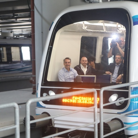 Ο Κυριάκος Μητσοτάκης στο μετρό Θεσσαλονίκης