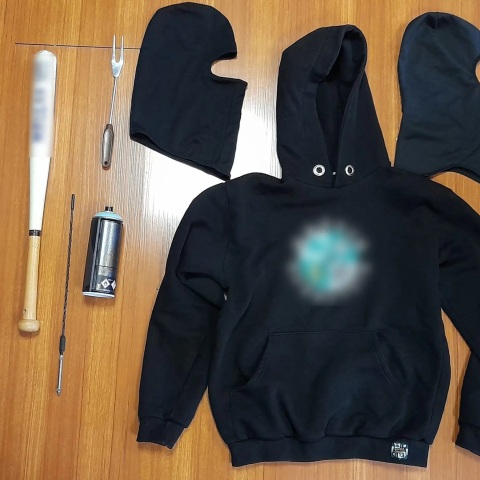 Νέα Ερυθραία: Επίθεση 25 χούλιγκαν με σιδερογροθιές και στυλιάρια σε οπαδούς αντιπάλων ομάδων - Τρεις συλλήψεις από την ΕΛ.ΑΣ.