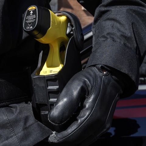 Αυστραλία: Η αστυνομία χρησιμοποίησε τέιζερ εναντίον μιας 95χρονης γυναίκας σε οίκο ευγηρίας - Δίνει μάχη για τη ζωή της.