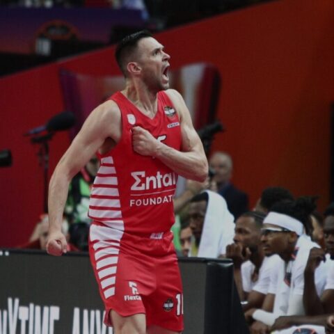 Παρά το κακό του πρώτο ημίχρονο, ο Ολυμπιακός προκρίθηκε στον τελικό του Final 4 επικρατώντας της Μονακό με 76-62.