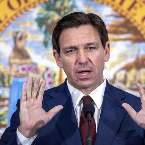 Η Disney ματαιώνει επένδυση ύψους 1 δισεκατομμυρίου δολαρίων, κλιμακώνοντας την σύγκρουση με τον κυβερνήτη της Φλόριντα, Ρον ΝτεΣάντις.