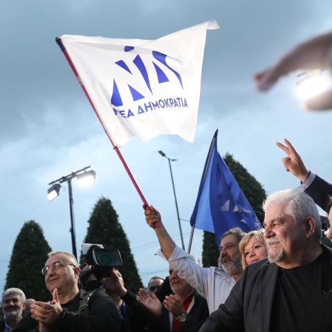 Εκλογές 2023: Φωτογραφικά στιγμιότυπα από τα εκλογικά περίπτερα της Ελλάδας - Πώς υποδέχτηκαν το αποτέλεσμα οι υποστηρικτές και τα επιτελεία των κομμάτων.