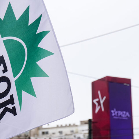 Εκλογές 2023: Εκλογικά περίπτερα ΠΑΣΟΚ και ΣΥΡΙΖΑ