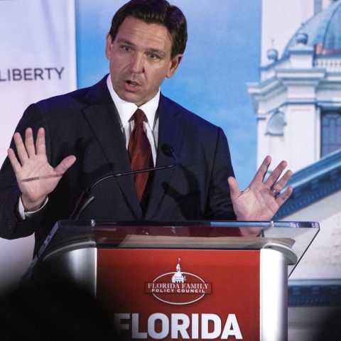 O κυβερνήτης της Φλόριντα, Ρον ΝτεΣάντις