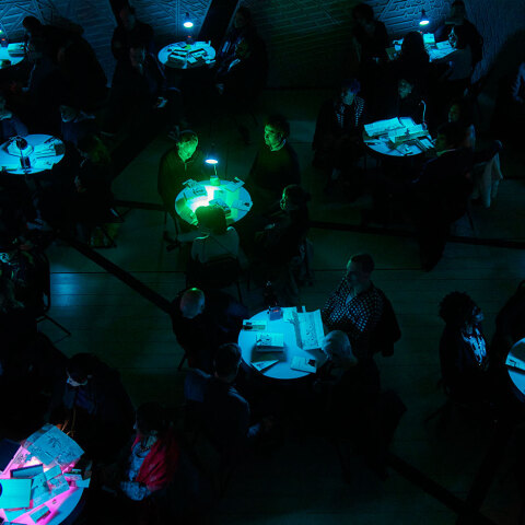 Άποψη της αίθουσας στο National Sawdust του Μπρούκλιν,  όπου παρουσιάστηκε η περφόρμανς «Τhe Constantinopoliad en Epic» της media artist Sister Sylvester και της Αιγύπτιας μουσικού Nadah El Shazly ©Zachary Schulman