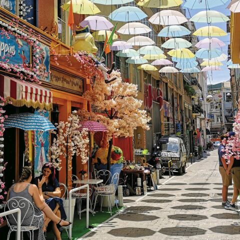 Τι γεύση έχει το αθηναϊκό καλοκαίρι;