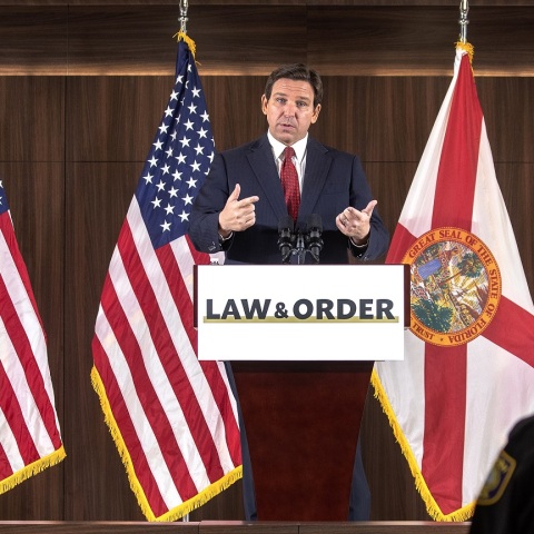 Ρον ΝτεΣάντις: Με τεχνικά προβλήματα ξεκίνησε στο Twitter η εκστρατεία του για το χρίσμα των Ρεπουμπλικανών - Οι αντιδράσεις Τραμπ και Τζο Μπάιντεν.