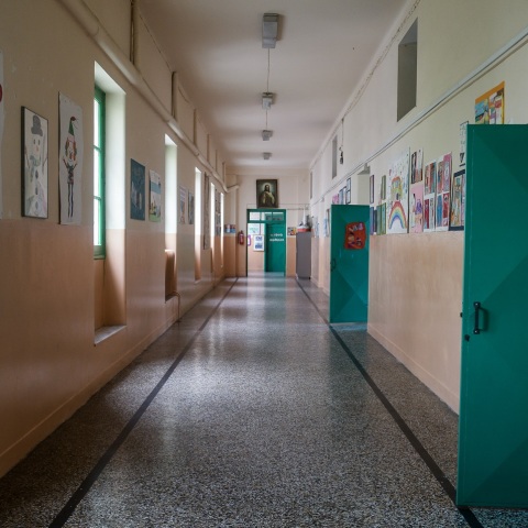 Νέο περιστατικό σχολικού εκφοβισμού: Μαθήτρια δημοτικού βρέθηκε δεμένη και φιμωμένη στις τουαλέτες του σχολείου της - Κατήγγειλαν το συμβάν οι γονείς της.