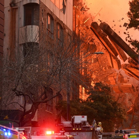 Κατάρρευση τμημάτων κτιρίου στο Σίδνεϊ μετά από φωτιά
