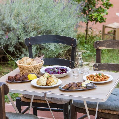 15 ταβερνάκια με τέλειους μεζέδες