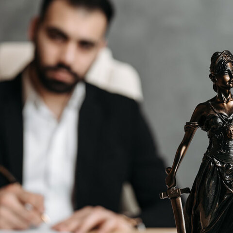 Podcast «Εσύ με τι ασχολείσαι;» με την Επιστήμη Μπινάζη | Το επάγγελμα του δικηγόρου