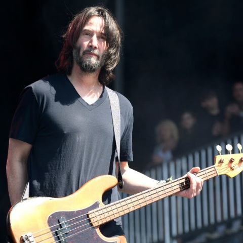 Ο Κιάνου Ριβς και οι Dogstar έδωσαν την πρώτη τους συναυλία μετά από 20 χρόνια - O διάσημος ηθοποιός παίζει μπάσο και κάνει φωνητικά στο indie ροκ συγκρότημα.