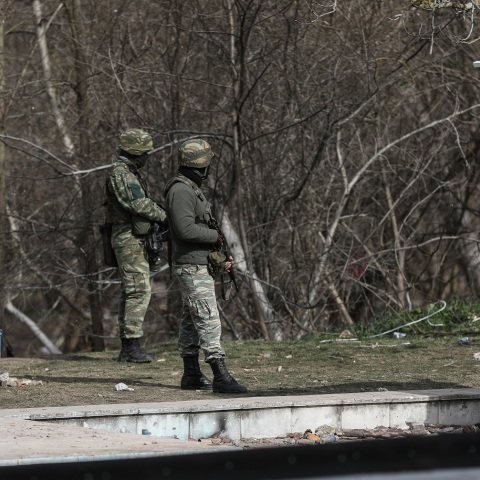 Έβρος: 13 προσαγωγές συνοριοφυλάκων στο Διδυμότειχο για το κύκλωμα διακίνησης παράτυπων μεταναστών - Σε εξέλιξη επιχείρηση της ΕΛ.ΑΣ.