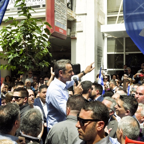 Τι δείχνει η πείρα των δεύτερων ευκαιριών από το 1974 μέχρι σήμερα και γιατί το σχήμα του Κυριάκου Μητσοτάκη μπορεί να παραλληλιστεί με εκείνο του Κώστα Σημίτη