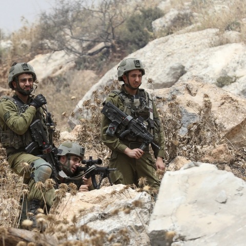 Ισραήλ - Αίγυπτος: Τρεις ισραηλινοί στρατιώτες και ένας αιγύπτιος αστυνομικός σκοτώθηκαν σε ανταλλαγή πυρών κοντά στα σύνορα των δύο χωρών. 