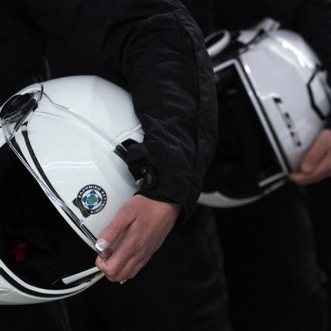 ΕΛ.ΑΣ.: Συνελήφθησαν τέσσερα άτομα που επιτεθήκαν σε αστυνομικούς και προκάλεσαν φθορές σε καταστήματα στο κέντρο της Αθήνας.