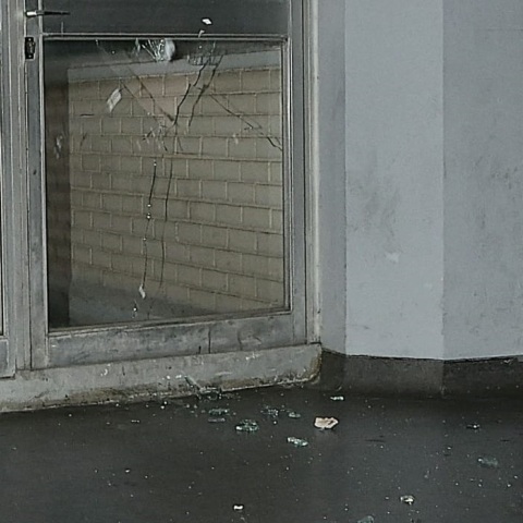 Ο Παναθηναϊκός έφτασε στο ΣΕΦ και η αποστολή του δέχτηκε επίθεση από οπαδούς των Πειραιωτών, που βρίσκονταν στον περιβάλλοντα χώρο.