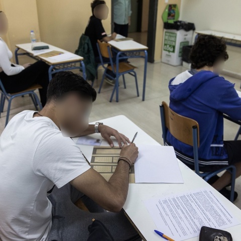 Υποψήφιοι των Πανελληνίων Εξετάσεων στο εξεταστικό κέντρο