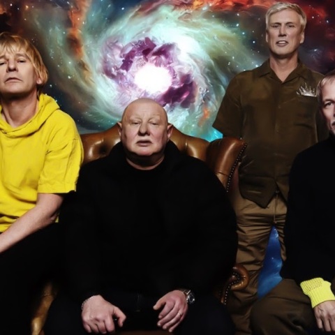 Μέλη των Oasis και Happy Mondays σχηματίζουν το νέο βρετανικό σούπερ γκρουπ - Οι Mantra of the Cosmos κυκλοφορούν το παρθενικό τους σινγκλ, «Gorilla Guerilla».