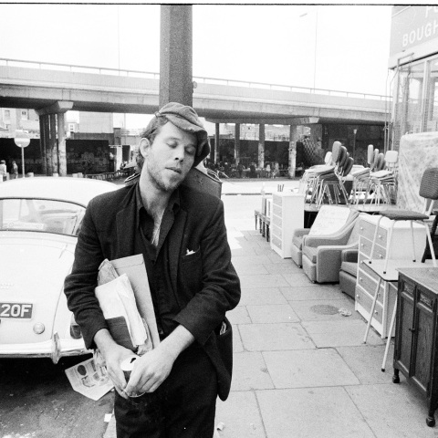 Η ιστορία πίσω από τη συνεργασία του Tom Waits με την Island Records