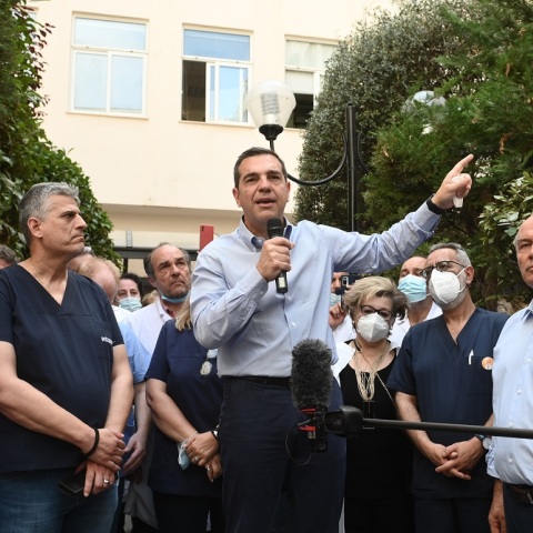 Εκλογές 2023 - Στο Λαϊκό Νοσοκομείο ο Αλέξης Τσίπρας, μίλησε σε γιατρούς και νοσηλευτικό προσωπικό: «Ζούμε μέρες κατάρρευσης του ΕΣΥ».