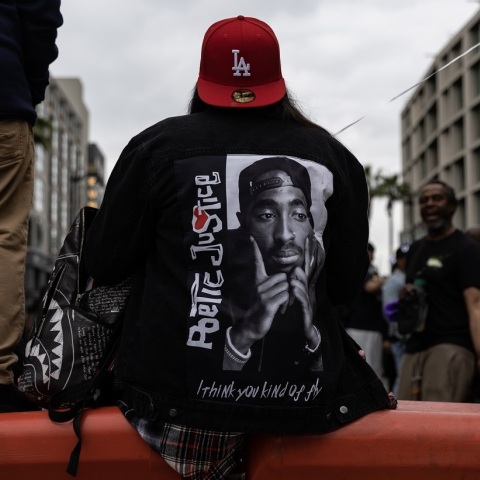 Τούπακ Σακούρ: Aπέκτησε το δικό του αστέρι στο Χόλιγουντ - Είναι το 2.758ο στη Λεωφόρο της Δόξας - Ο επιδραστικός ράπερ δολοφονήθηκε το 1996, σε ηλικία 25 ετών.