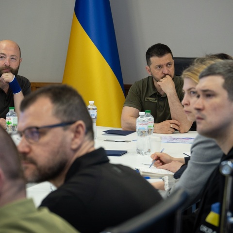 Ουκρανία: Ο πρόεδρος Ζελένσκι επέκρινε εκ νέου τους διεθνείς οργανισμούς για την απουσία τους μετά την καταστροφή του φράγματος Καχόβκα.