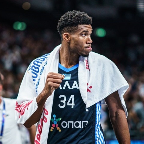 Ο Γιάννης Αντετοκούνμπο καλωσόρισε τον Λιονέλ Μέσι στο πρωτάθλημα του MLS, λέγοντας ότι τον περιμένει στο Νάσβιλ.