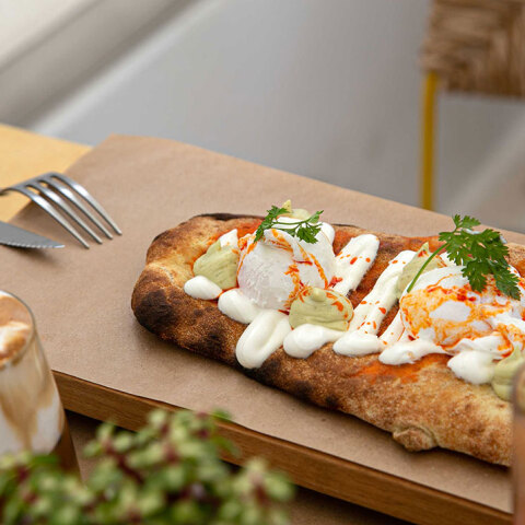 Flatbread με αυγό ποσέ