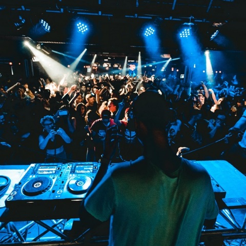 Θεσσαλονίκη: Περισσότερες από 20 συλλήψεις για ηχορύπανση σε διάστημα μιας εβδομάδας - Ξεπερνούσε το προβλεπόμενο όριο η ένταση σε κέντρα διασκέδασης.