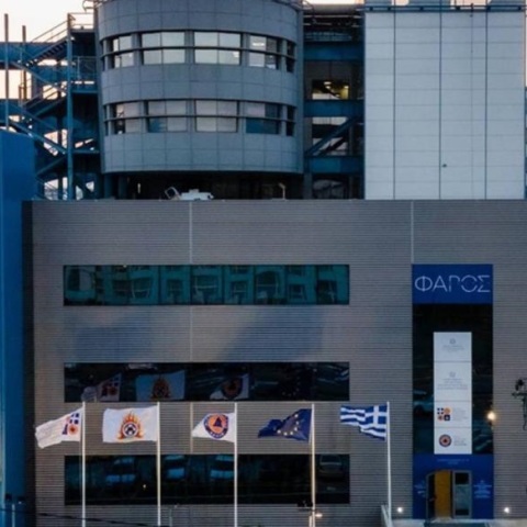 Γενική Γραμματεία Πολιτικής Προστασίας: Αρνείται κάθε σχέση με το άτομο που εμφανίζεται να φορά διακριτικά της σε βίντεο κακοποίησης ζώου.