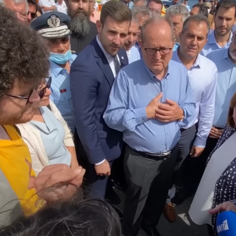 Ναυάγιο στην Πύλο: Τι δήλωσε ο Άρης Σπουρδαλάκης της νεολαίας ΣΥΡΙΖΑ για το επεισόδιο με την Κατερίνα Σακελλαροπούλου στην Καλαμάτα.