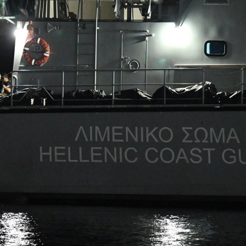 Ναυάγιο στην Πύλο: Ο εκπρόσωπος της Ομάδας Αναγνώρισης Θυμάτων Καταστροφών μίλησε για τις άθλιες συνθήκες - Οι εκτιμήσεις για τον αριθμό επιβαινόντων.