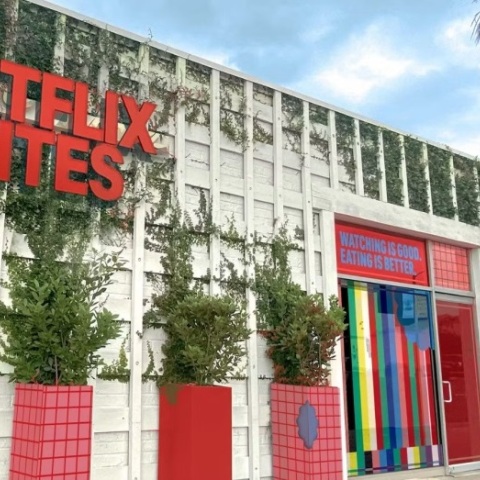 Netflix Bites: Η υπηρεσία streaming ανοίγει pop-up εστιατόριο στο Λος Άντζελες, με μενού γνωστών σεφ που πρωταγωνιστούν στις παραγωγές του.
