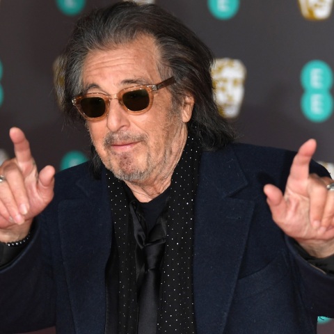 Αλ Πατσίνο: Έγινε πατέρας για τέταρτη φορά στα 83 του ο διάσημος ηθοποιός - Η 29χρονη σύντροφός του Νουρ Αλφάλαχ γέννησε αγόρι, το οποίο ονομάστηκε Ρομάν.