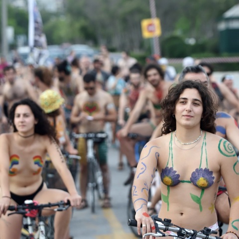 Θεσσαλονίκη: Στις 23/6 η 16η Διεθνής Γυμνή Ποδηλατοδρομία στην πόλη - Στα γρασίδια της Φιλοσοφικής του ΑΠΘ και το φετινό ραντεβού.