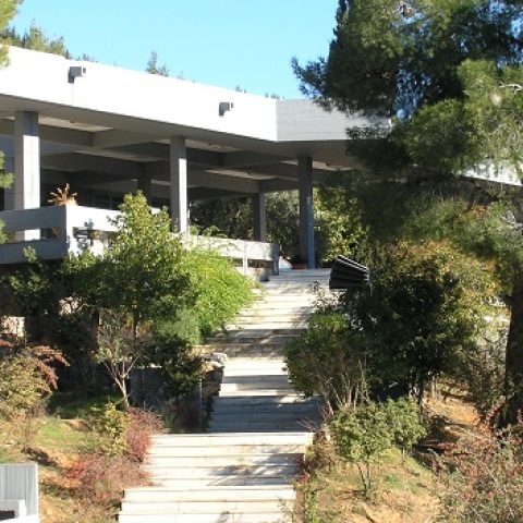 Ευρωπαϊκό Πολιτιστικό Κέντρο Δελφών:  Φύση και άνθρωπος στην τραγωδία - Εκπαιδευτικό πρόγραμμα για ηθοποιούς και σπουδαστές Δραματικών Σχολών από 27/6 ως 1/7.