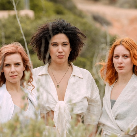 Α Τribute to Leonard Cohen με τη Nalyssa Green, τη Sugahspank και την Lou is στον Κήπο του Μεγάρου, το Σάββατο 1 Ιουλίου