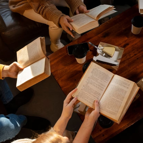 Γιατί διαβάζουμε ακόμα τυπωμένα βιβλία και η αξία του ψηφιακού διαλόγου