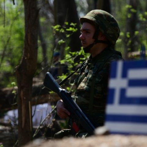 Θεσσαλονίκη: Εξάρθρωση πολυμελούς εγκληματικής ομάδας που διακινούσε παράνομα μετανάστες μέσω του Έβρου - Συνελήφθησαν 12 άτομα και ο αρχηγός της σπείρας.