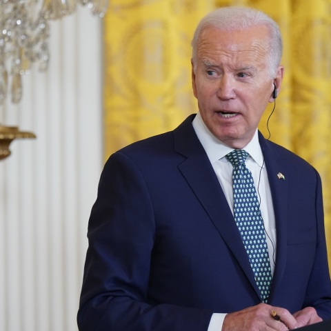 ΗΠΑ: Ο πρόεδρος Μπάιντεν θα υπογράψει διάταγμα που επεκτείνει την πρόσβαση σε μέσα αντισύλληψης - Κλείνει ένας χρόνος από την απόφαση του Ανώτατου Δικαστηρίου.