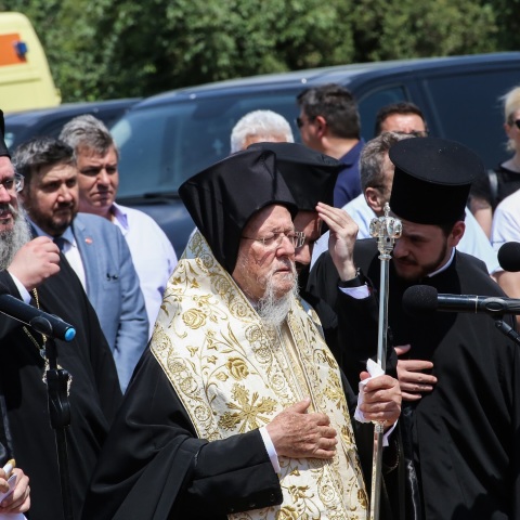 Σύγκρουση τρένων στη Λάρισα: Στον τόπο του σιδηροδρομικού δυστυχήματος στα Τέμπη ο Οικουμενικός Πατριάρχης Βαρθολομαίος - Τέλεσε τρισάγιο στη μνήμη των θυμάτων.