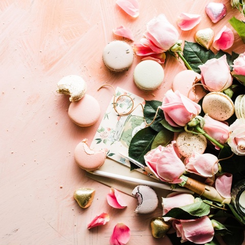 Ποιοι γιορτάζουν σήμερα 25 Ιουνίου; Το εορτολόγιο της Athens Voice σου τους θυμίζει. Μην ξεχάσεις να τους δώσεις τις καλύτερες ευχές σου!