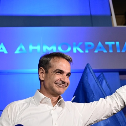 Ο Κυριάκος Μητσοτάκης έξω από τα γραφεία της Νέας Δημοκρατίας